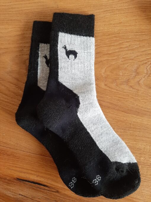 Der ideal Wandersocken aus Alpakawolle erhältlich im Onlineshop oder bei uns im Hofladen in Schlüßlberg.